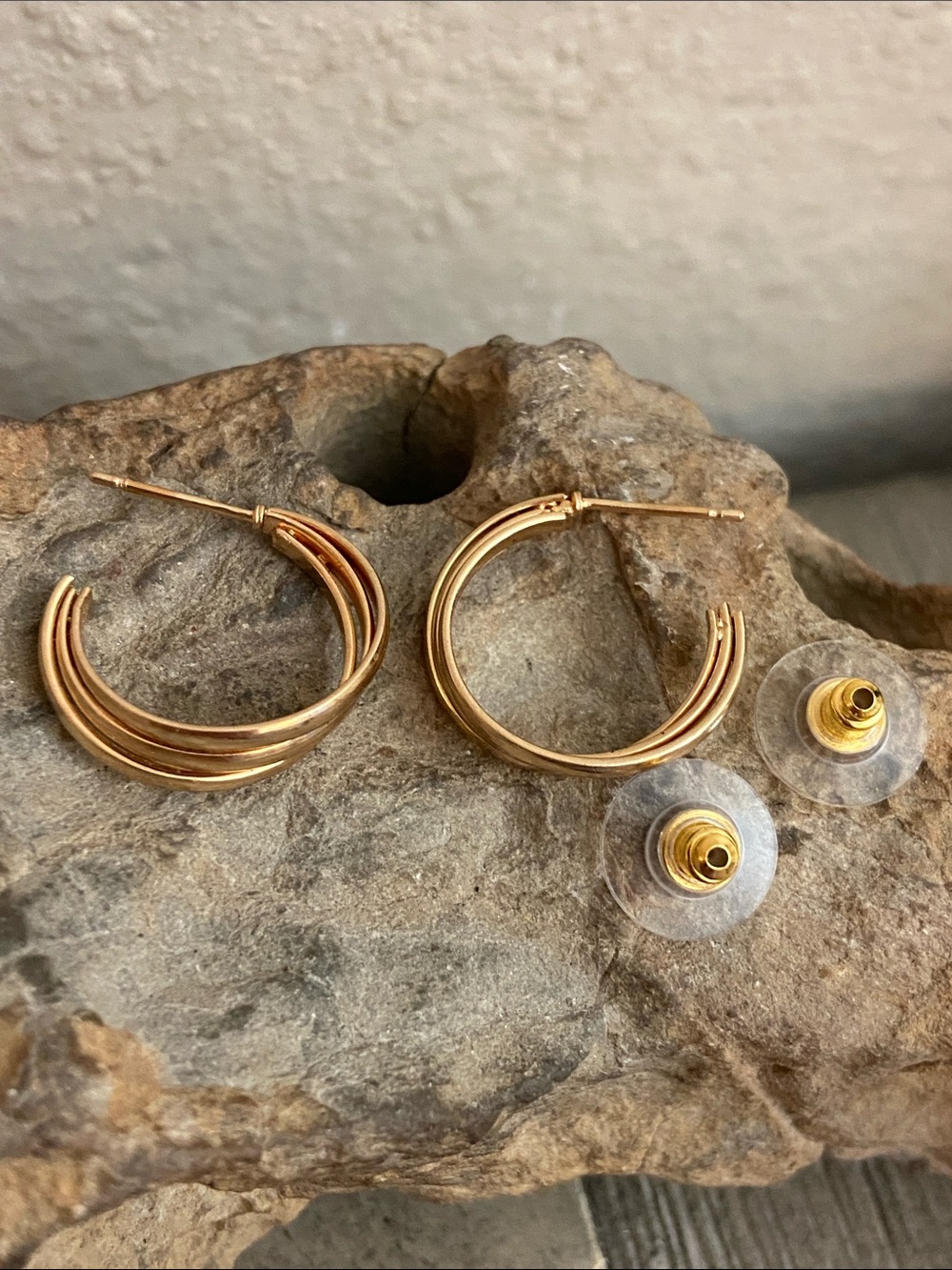 5/$10❤️❤️❤️NEW Twisted Stud Hoop Earrings